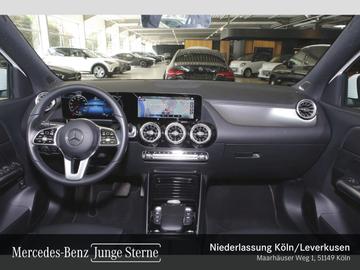 صورة 10 لـ 2023 Mercedes-BENZ EQA