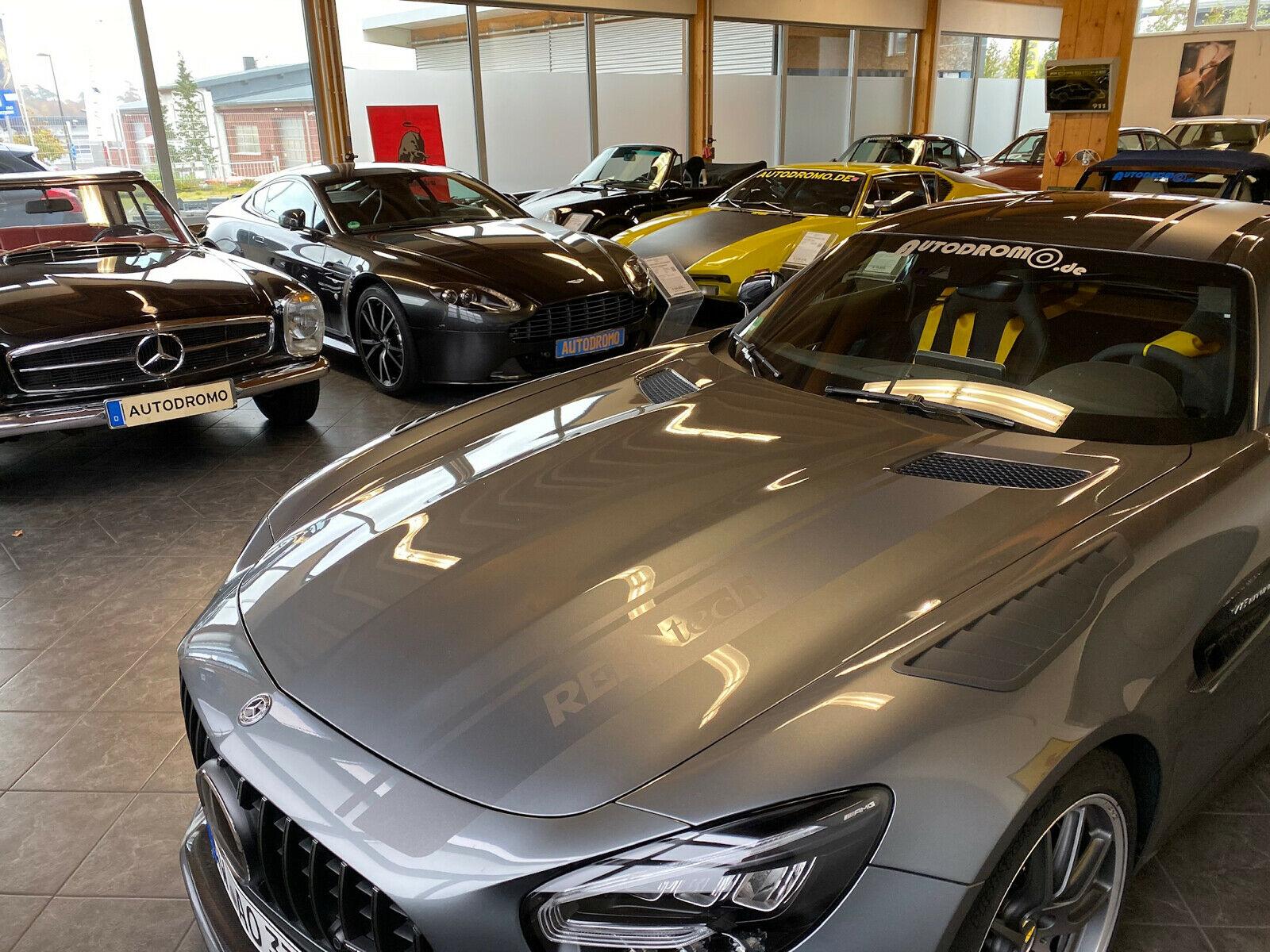 showroom-image-top