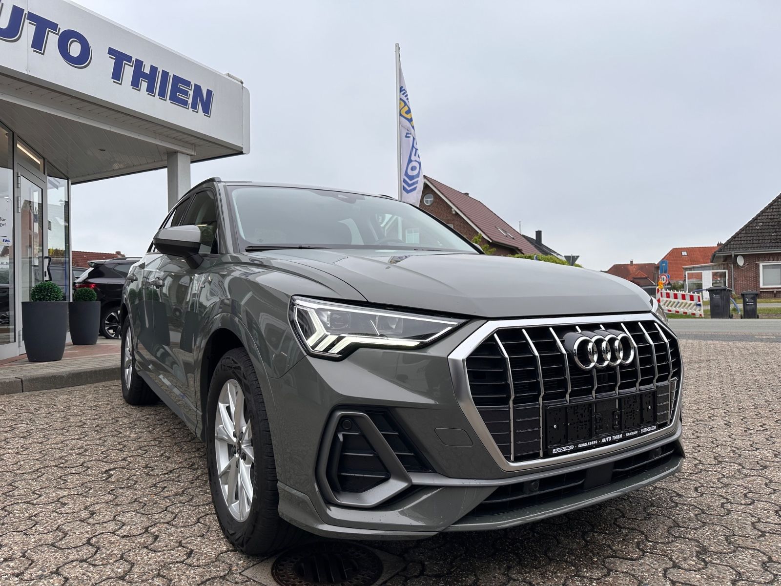 Fahrzeugabbildung Audi Q3 35 TFSI S line S Tronic Navi/ACC/SHZG/LED/PDC