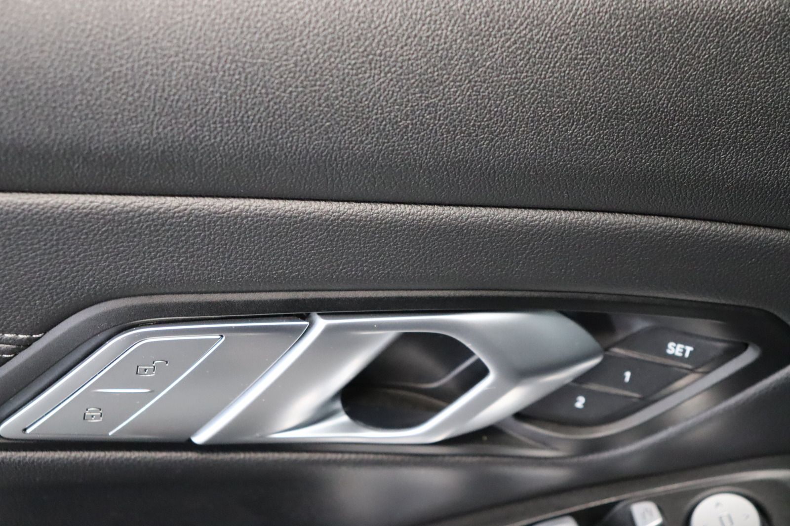 Fahrzeugabbildung BMW 320 d Touring M Sport * HUD * Pano *