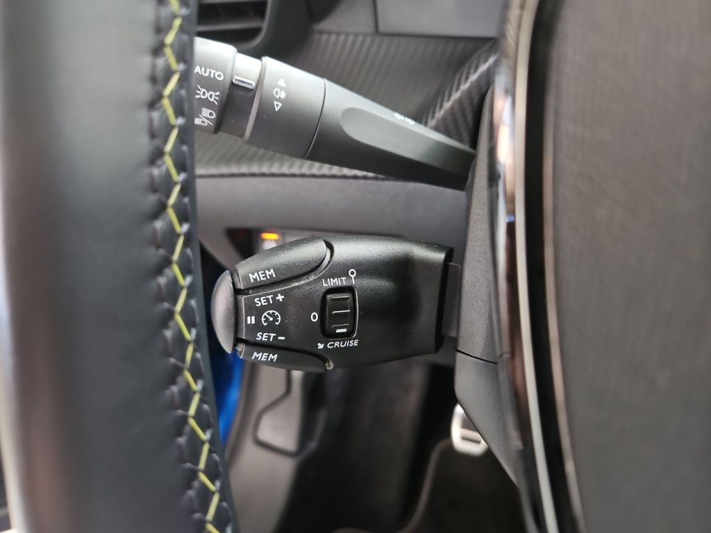 Fahrzeugabbildung Peugeot 208 1.2 PureTech GT-Line Pano Navi Sport LED SHZ