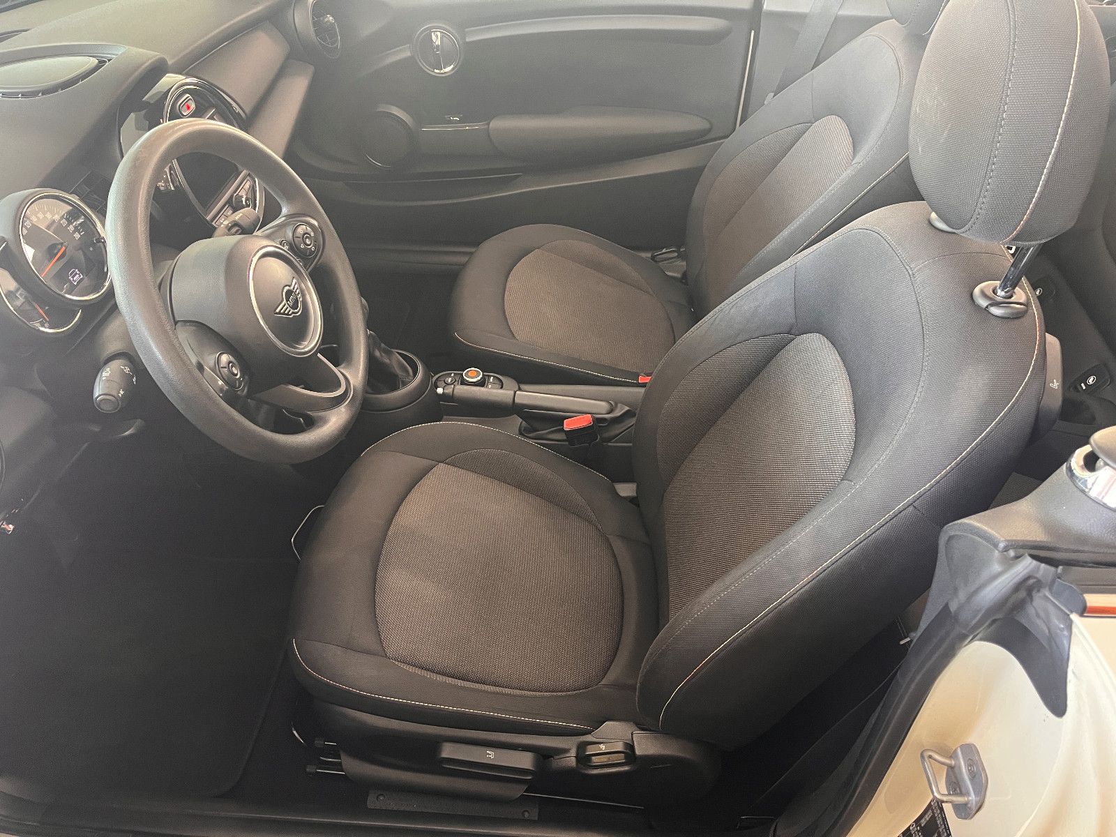 Fahrzeugabbildung MINI One Cabrio