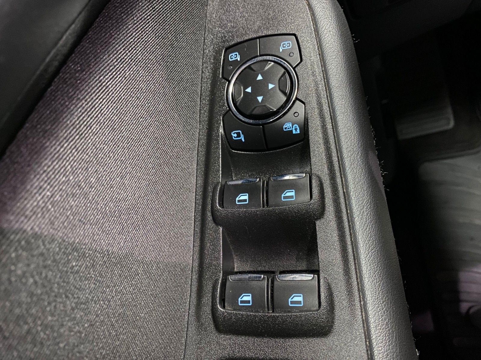 Fahrzeugabbildung Ford S-Max 2.0 TDCI EcoBlue Edition+NAVI+AHK+KAMERA++