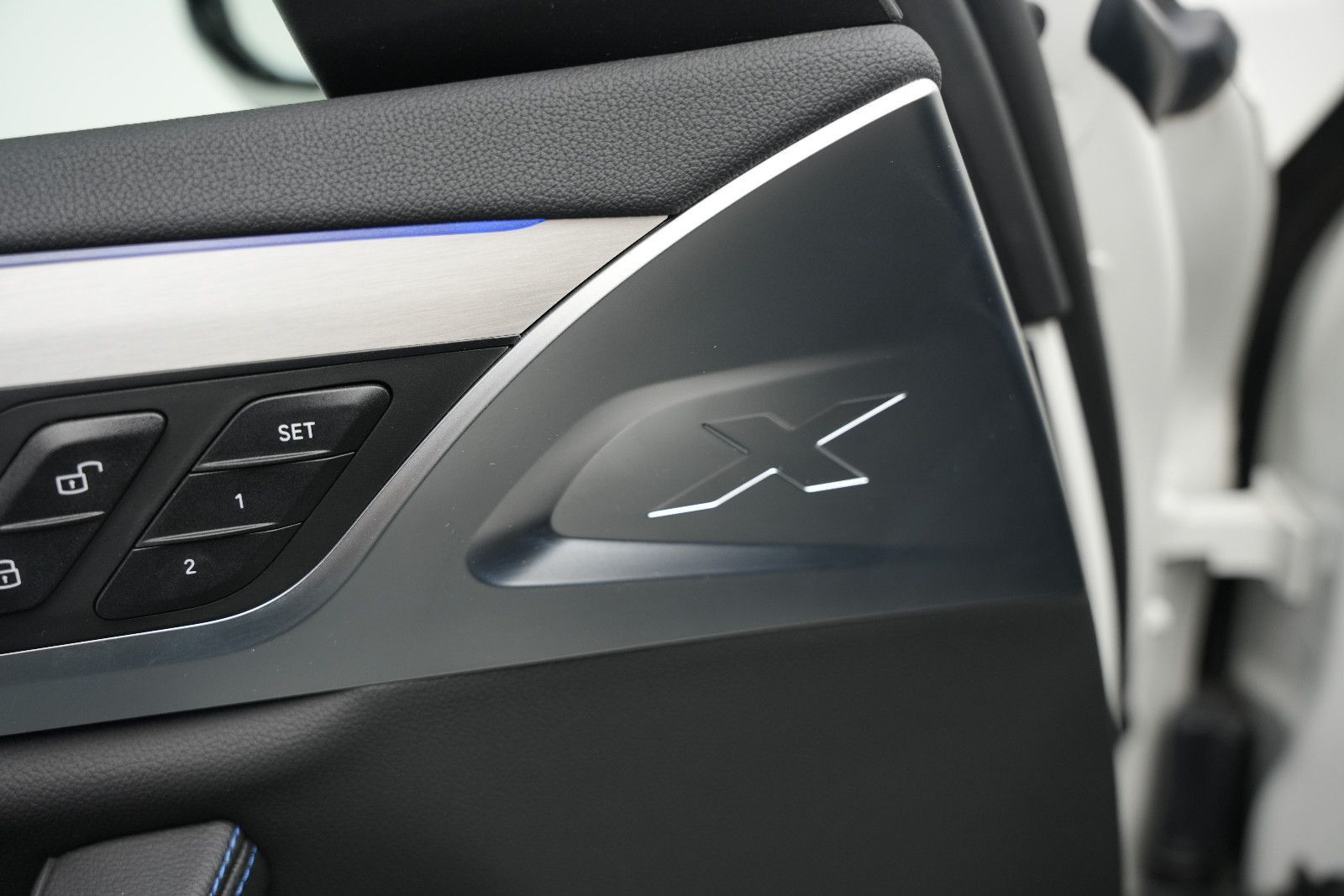 Fahrzeugabbildung BMW X4 M40 /HUD/LED/AHK/Leder/HUD/Ambiente/360°Cam/