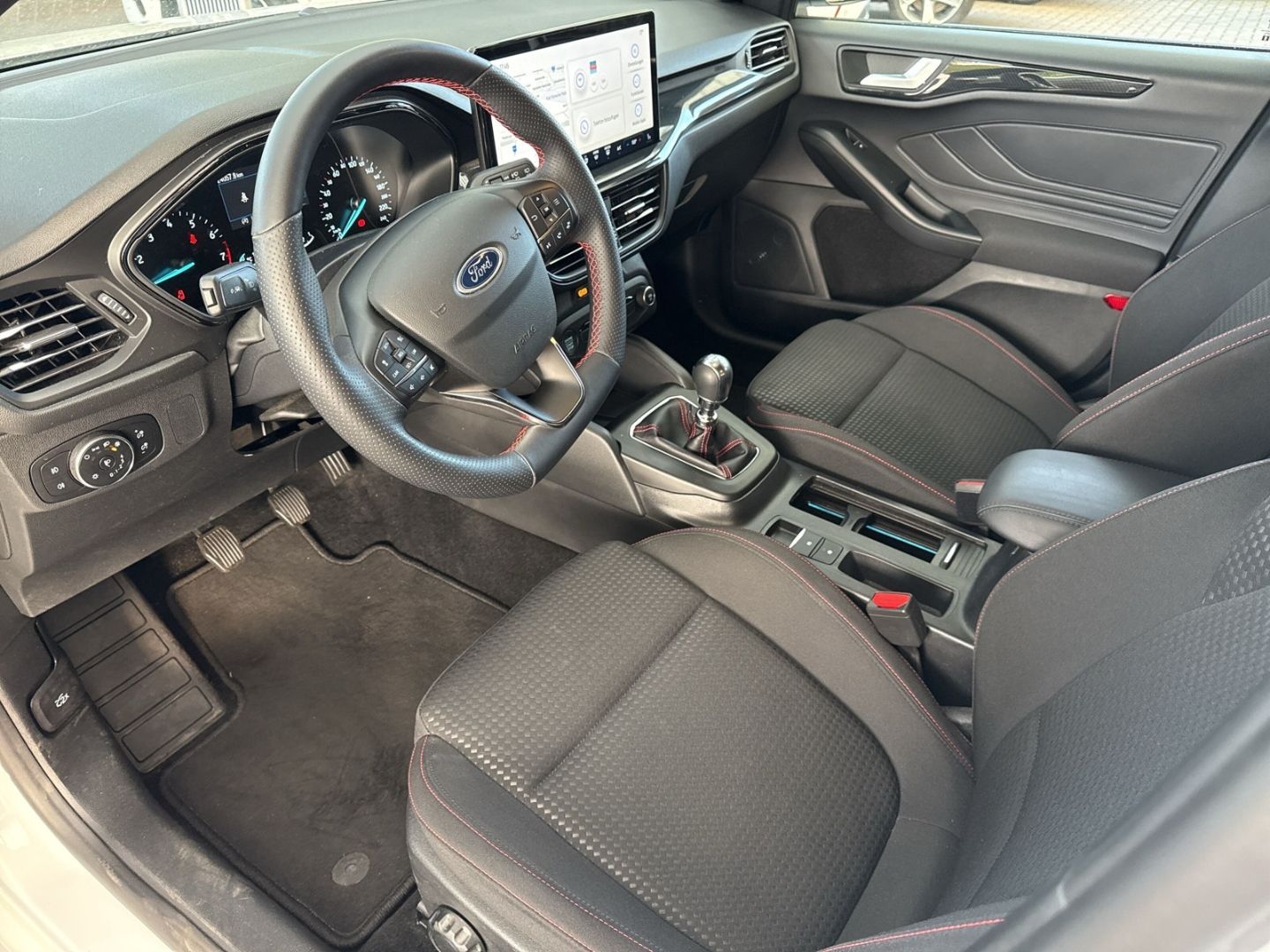 Fahrzeugabbildung Ford Focus ST-Line Kamera Navi DAB ACC TWA Induktion