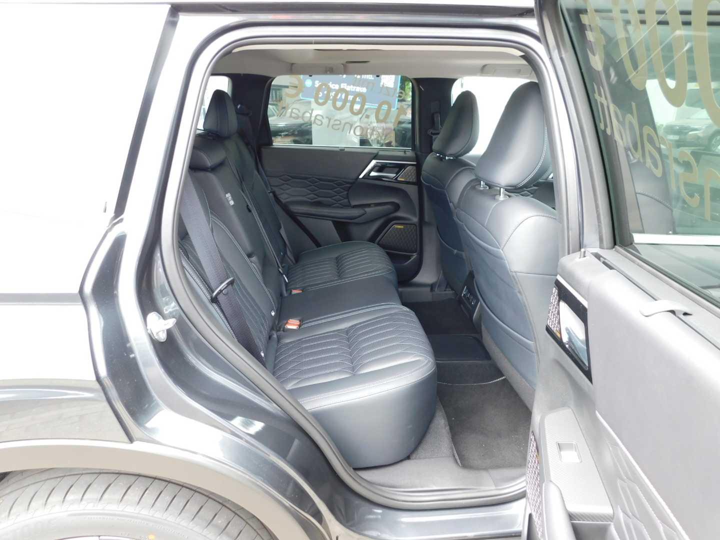 Mitsubishi Outlander 2.4L PHEV TOP 2-Farb