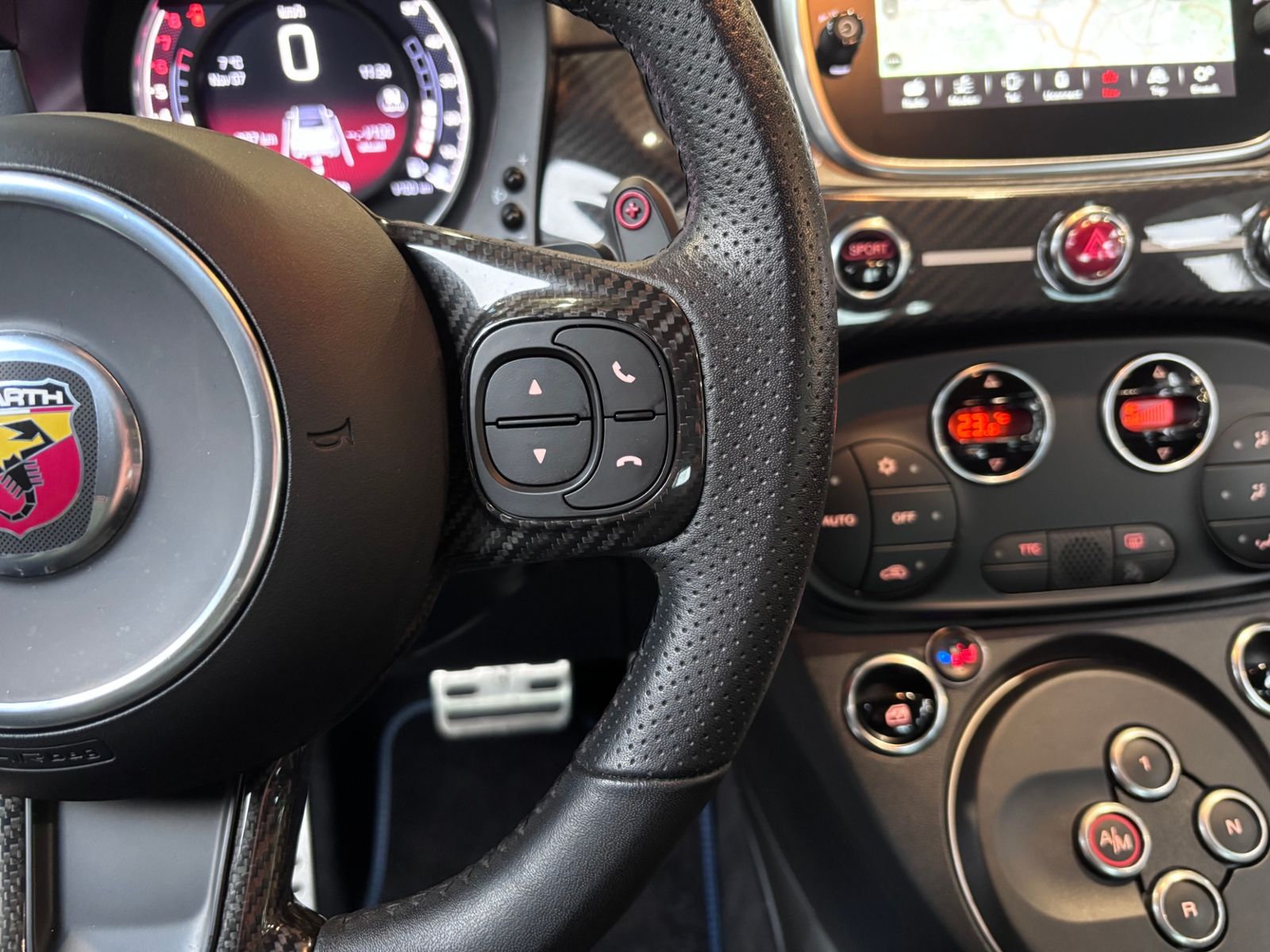 Fahrzeugabbildung Abarth 695C  Rivale  XENON LEDER ALU