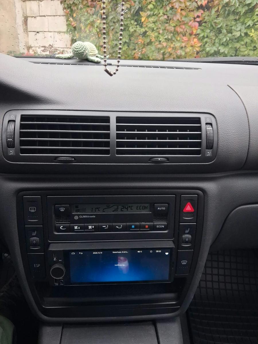 Volkswagen Passat 2004 — interior