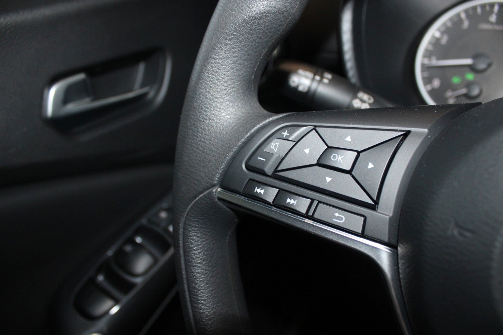 Fahrzeugabbildung Nissan JUKE ACENTA DAB NAVI LED Kamera SHZ aus 1.Hand