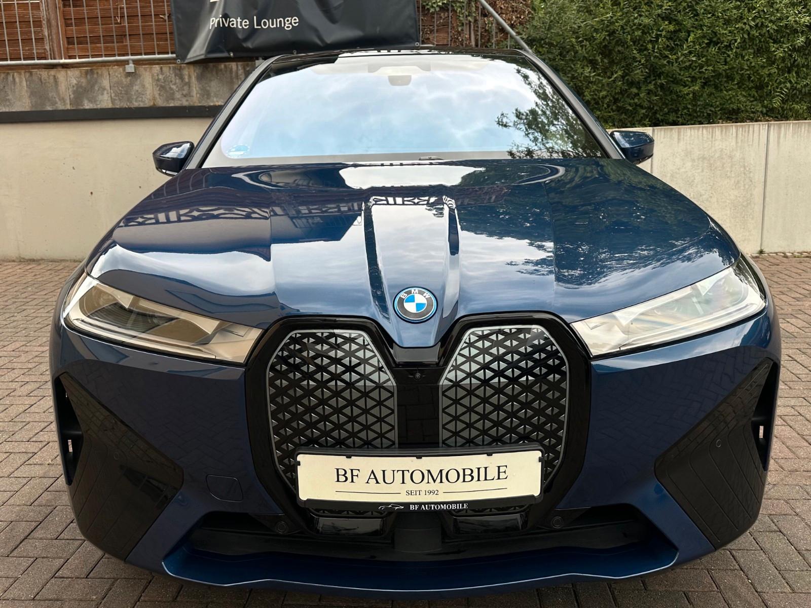 BMW iX xDrive40 M Sport PANO-SKY*AHK*DA-Prof*360°