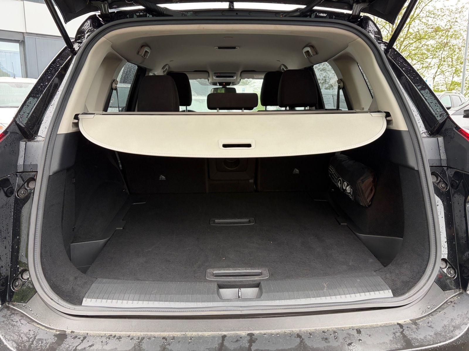 Fahrzeugabbildung Nissan X-Trail 1.5 VC-T e-Power N-Connecta*AHK*NAVI*360