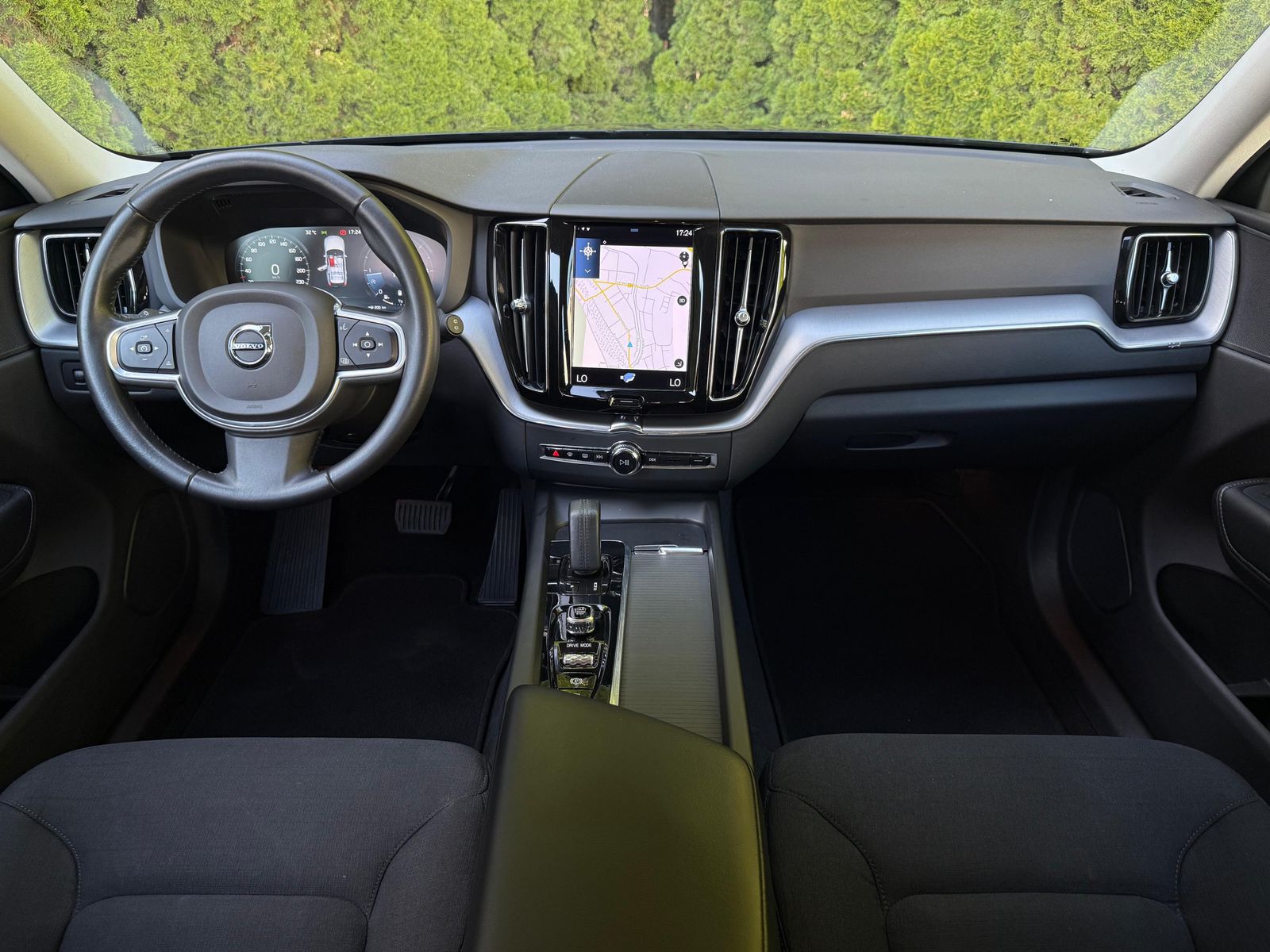 Fahrzeugabbildung Volvo XC60 Momentum Pro 2WD LED+NAVI+AHK+KAM+PARK+DAB+
