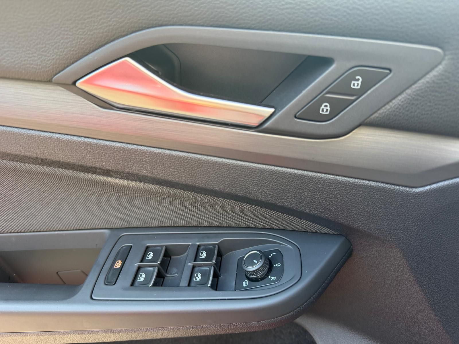 Fahrzeugabbildung Volkswagen Golf 1,5 eTSI Style >VIRTU+MEMO+LED+MASS+SHZ+ACC