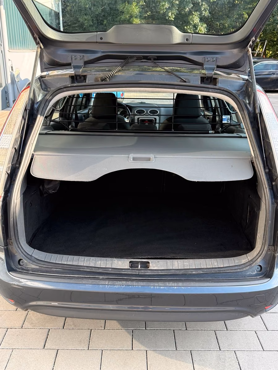 Ford Focus 2010 — photo 13