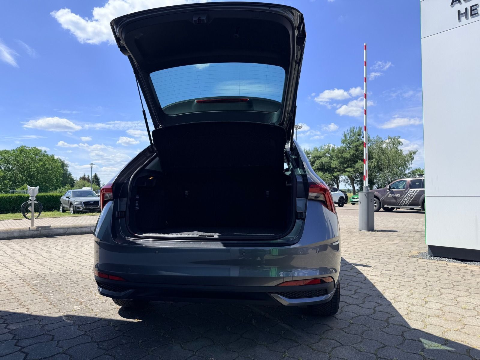 Fahrzeugabbildung SKODA Scala Selection Tour 1.0 TSI 70kW*5-Gang*RFK*Sma