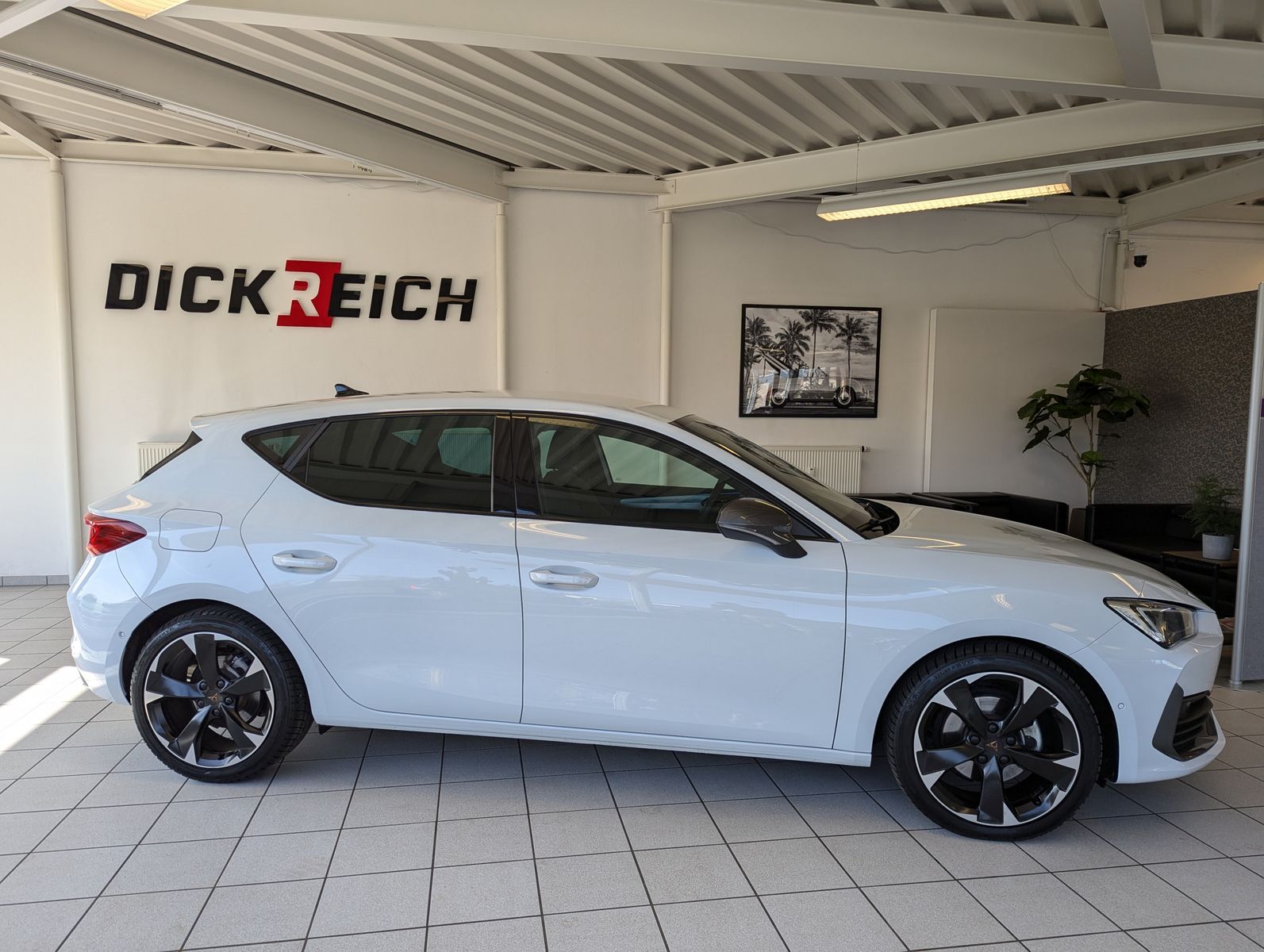 Fahrzeugabbildung CUPRA Leon 1.5 TSI DSG ACC Full-Link Matrix Navi Cam