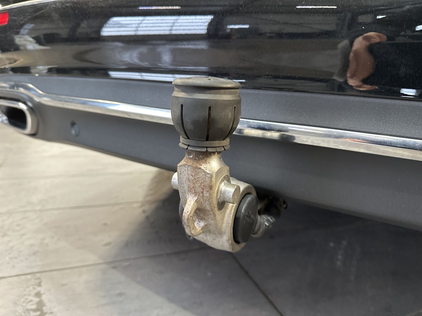 Fahrzeugabbildung Mercedes-Benz E 220d T Avantgarde NAV+LED+AHK+PANO+WIDESCREEN