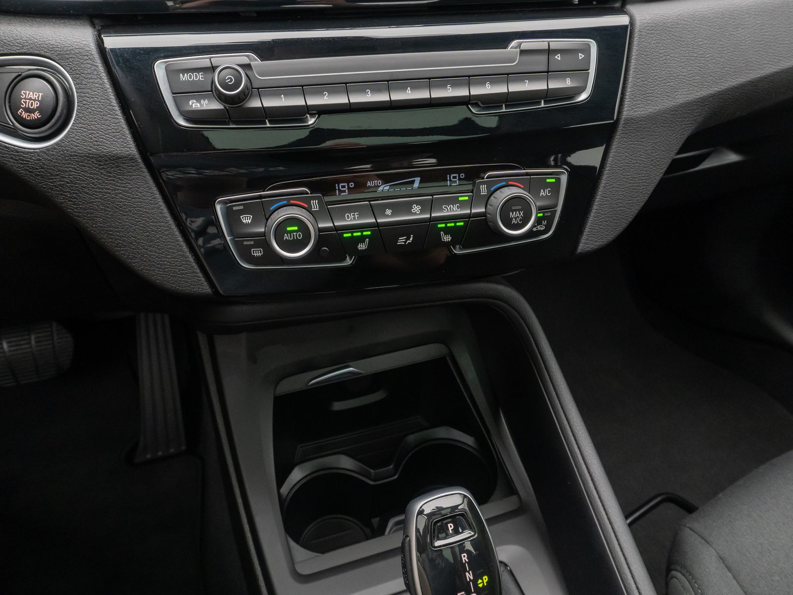 Fahrzeugabbildung BMW X1 xD18d Navi DAB Lordos GeschwindigReg Panorama