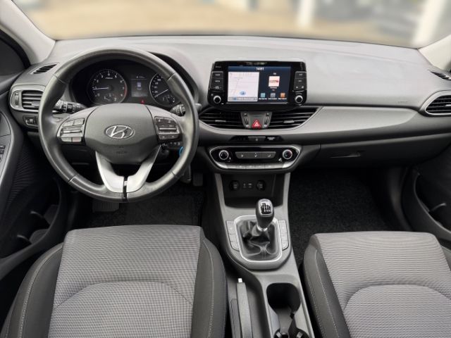 Fahrzeugabbildung Hyundai i30 Soko Navi 1.4 +NAVI+CARPLAY+RADIO+KLIMA+SHZ+