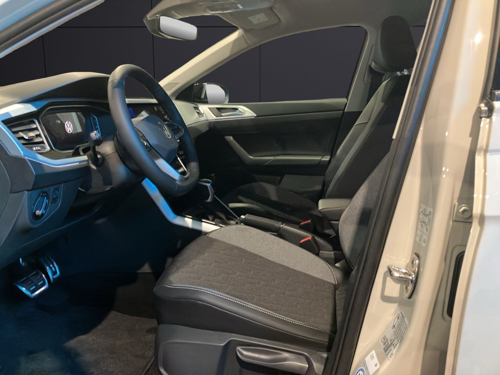 Fahrzeugabbildung Volkswagen Taigo Energy TSI DSG LED ACC SH RearView AppConn