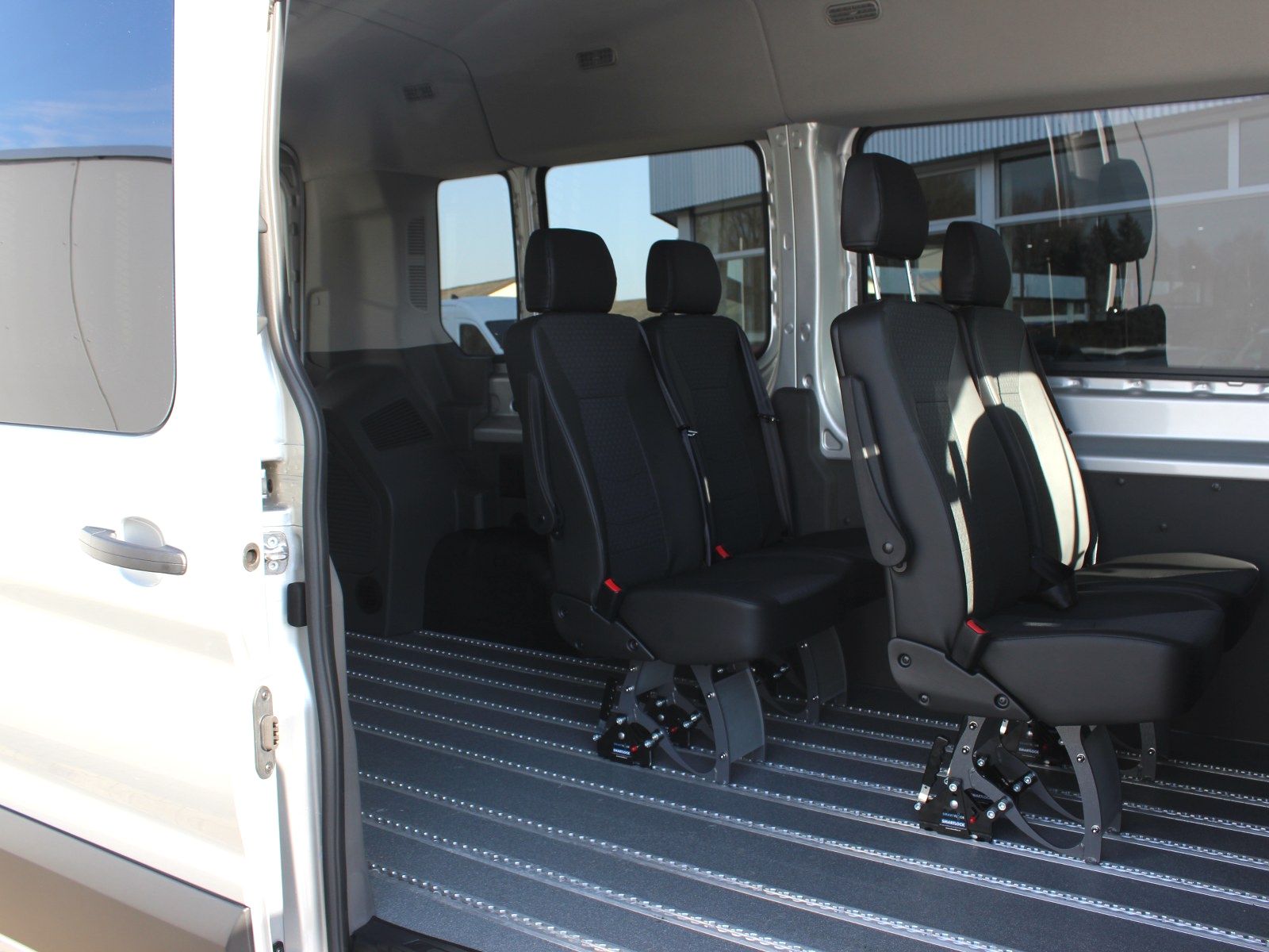 Fahrzeugabbildung Ford Transit 350 L3 Trend -Rollstuhlfahrzeug-