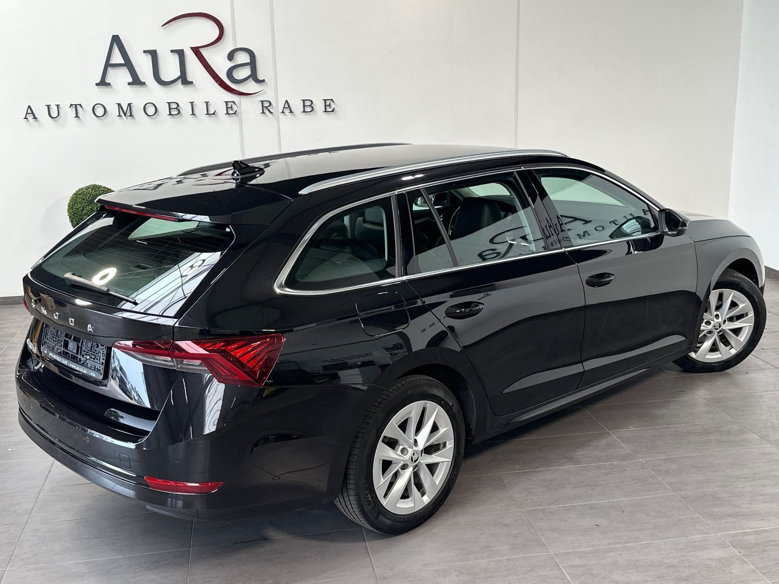 Fahrzeugabbildung SKODA Octavia Combi Style NAV+LED+KAMERA+AHK+ACC+17ZO