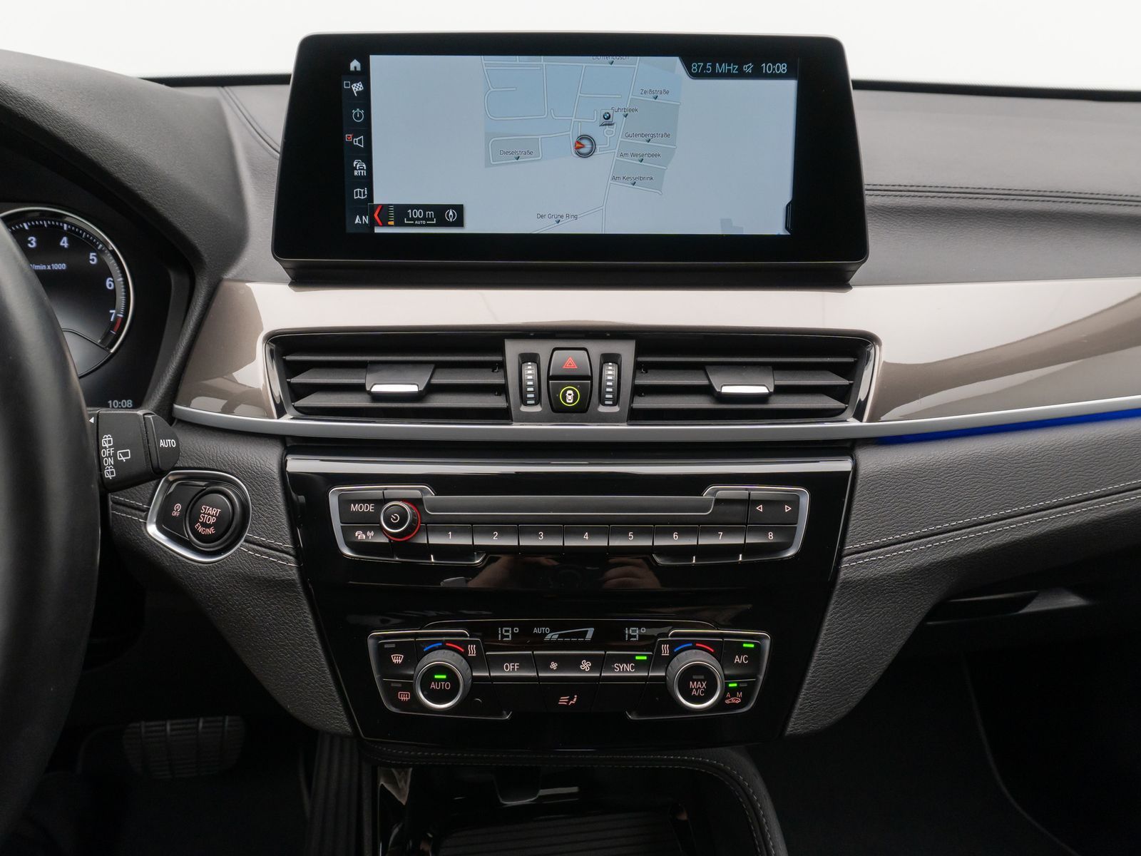 Fahrzeugabbildung BMW X1 xD20i xLine Kamera Lenkrhzg Navi+HUD DAB HiFi