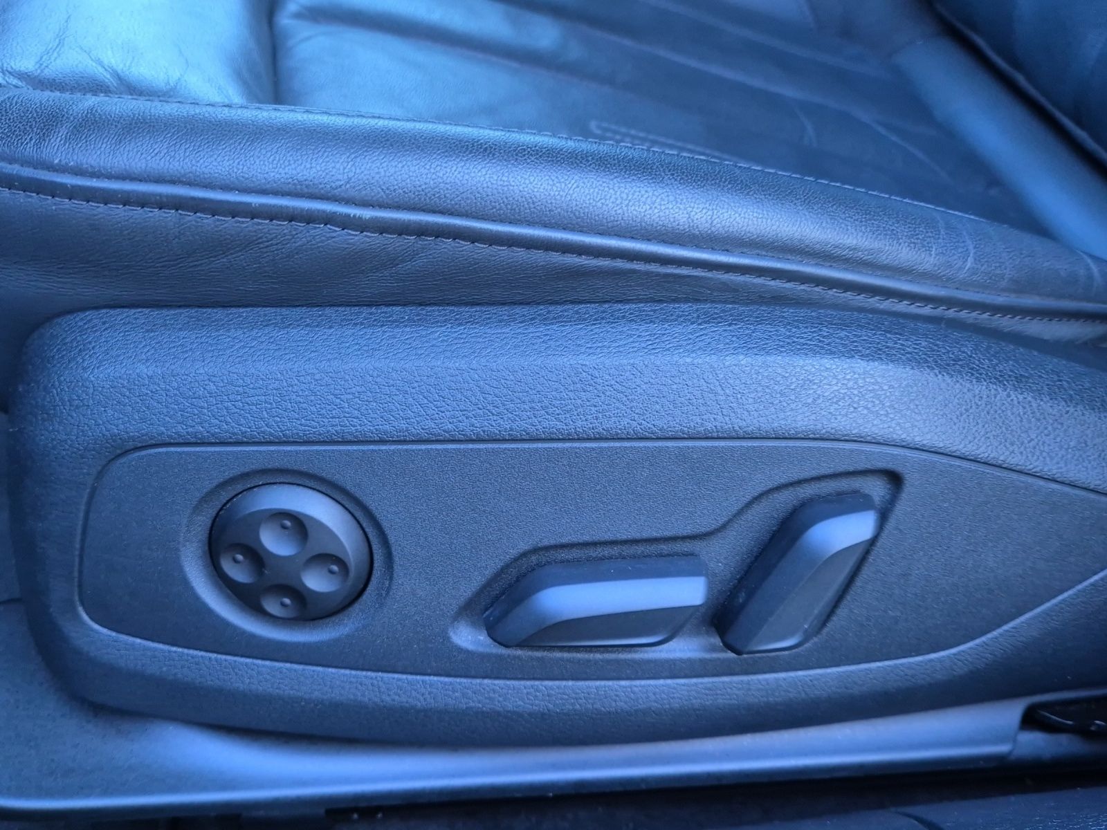 Fahrzeugabbildung Audi A4 Avant 35 TFSI S-line S-tronic LED Navi ACC RF