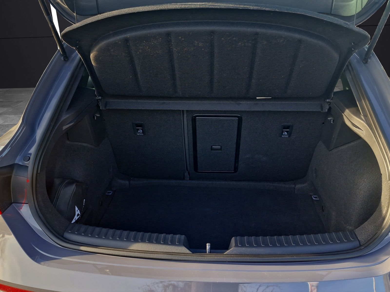 Fahrzeugabbildung CUPRA Leon VZ 2,0 TSI DSG ACC KAMERA NAVI LED