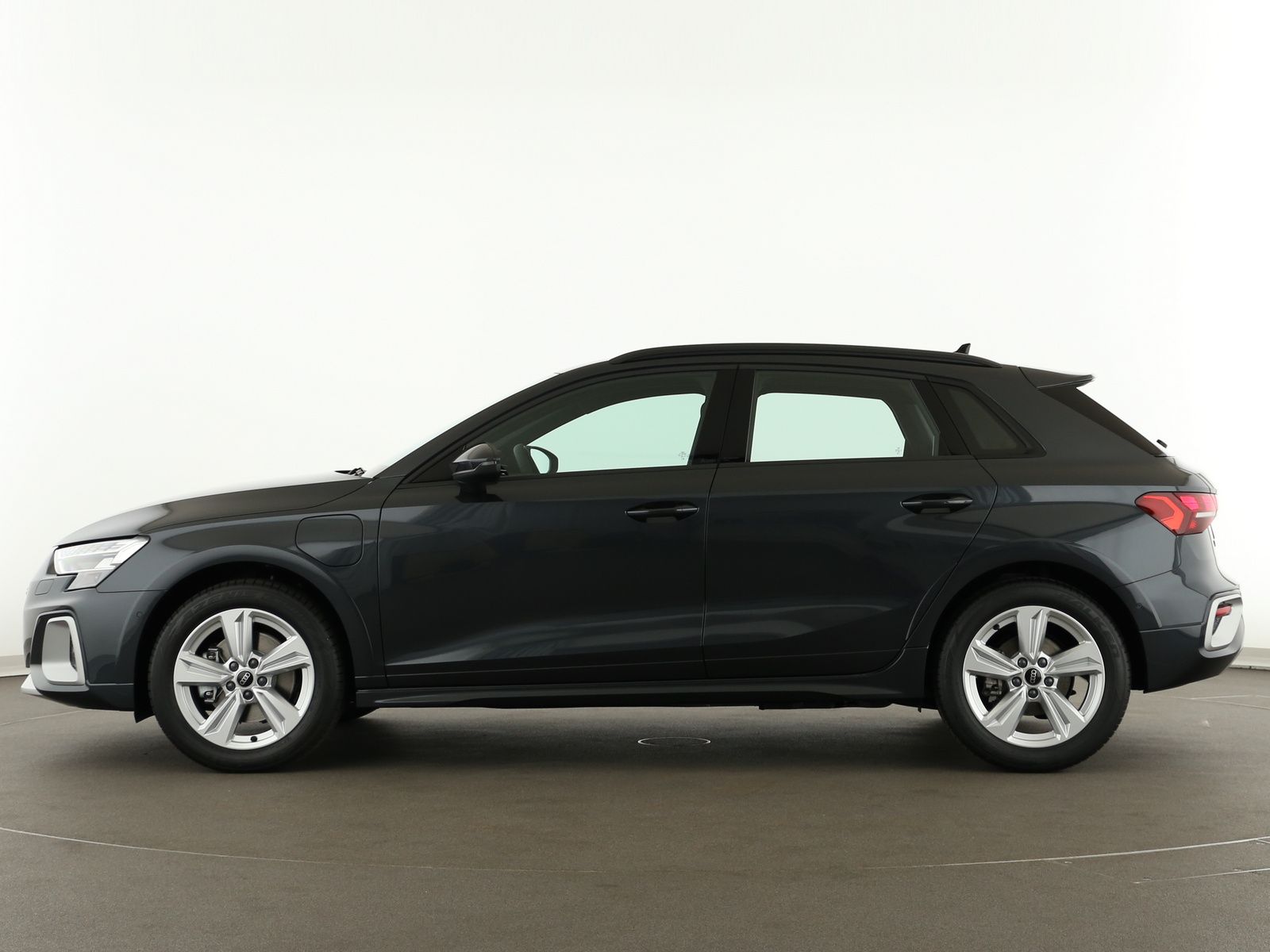 Audi A3 allstreet 40 TFSI e S tronic LED Navi Pano-D foto 3