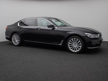 Fahrzeugabbildung BMW 730d xDr LED ACC HUD HI-FI DAB Kamera 360°