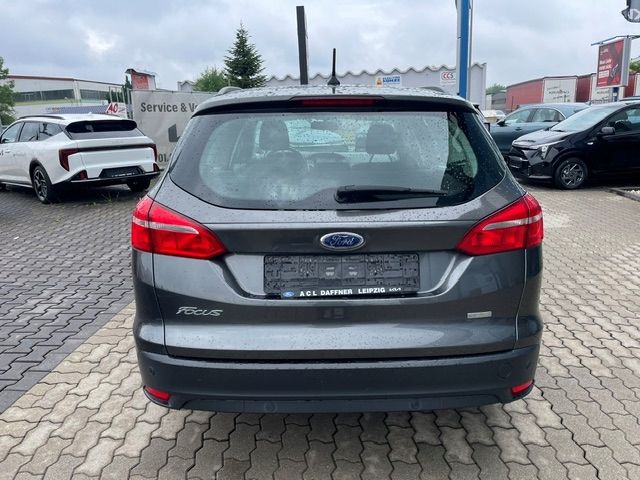 Fahrzeugabbildung Ford Focus Turnier Business Allwetter Sitzheizung