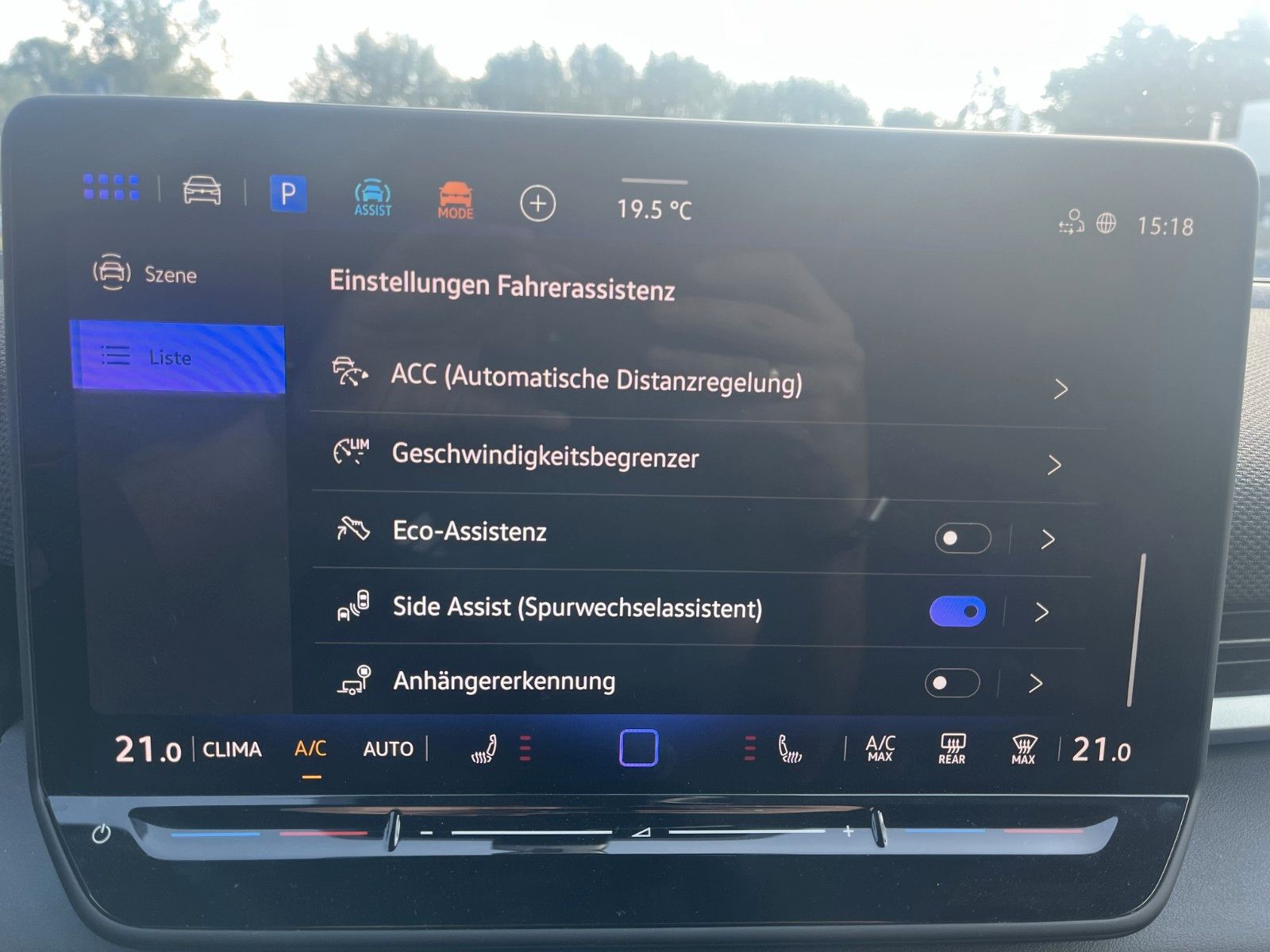 Fahrzeugabbildung Volkswagen T-Roc 1.5 eTSI 110 kW R-Line