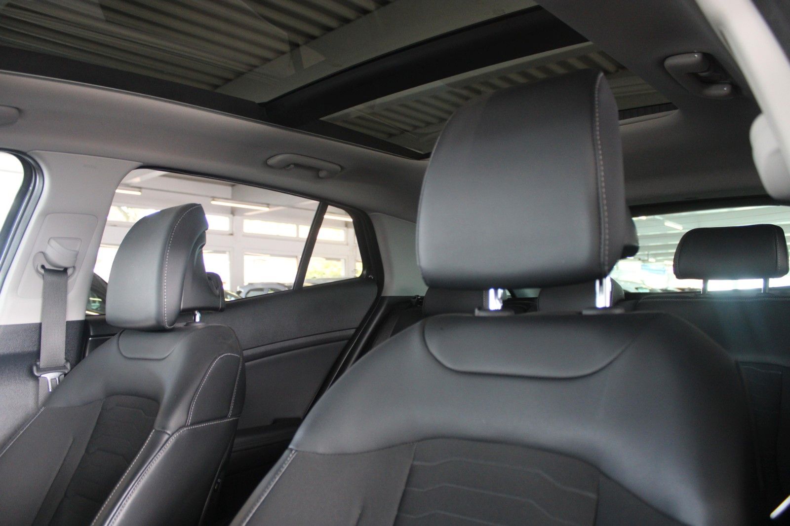 Fahrzeugabbildung Kia Sportage Spirit DCT MHEV 360° PANO ACC LED uvm.