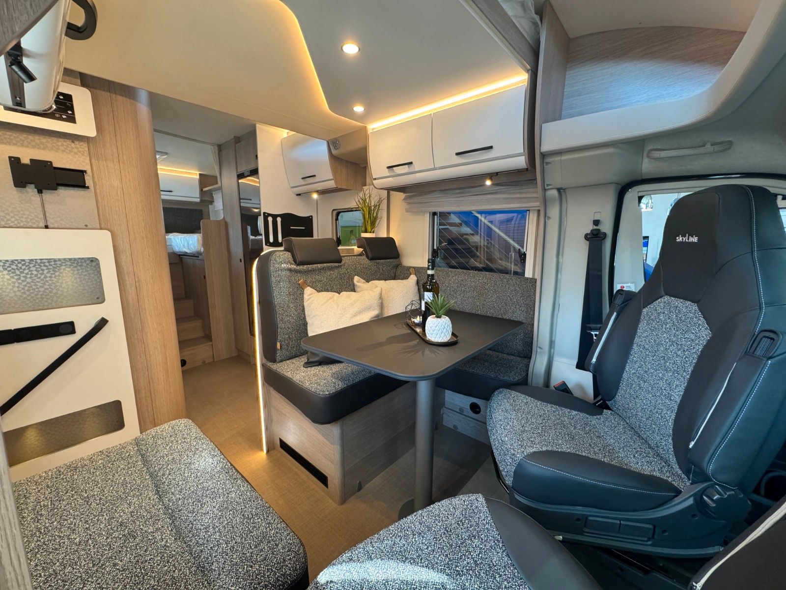 Fahrzeugabbildung Bürstner Lyseo Time Skyline 726 G SIE SPAREN  11.099€!