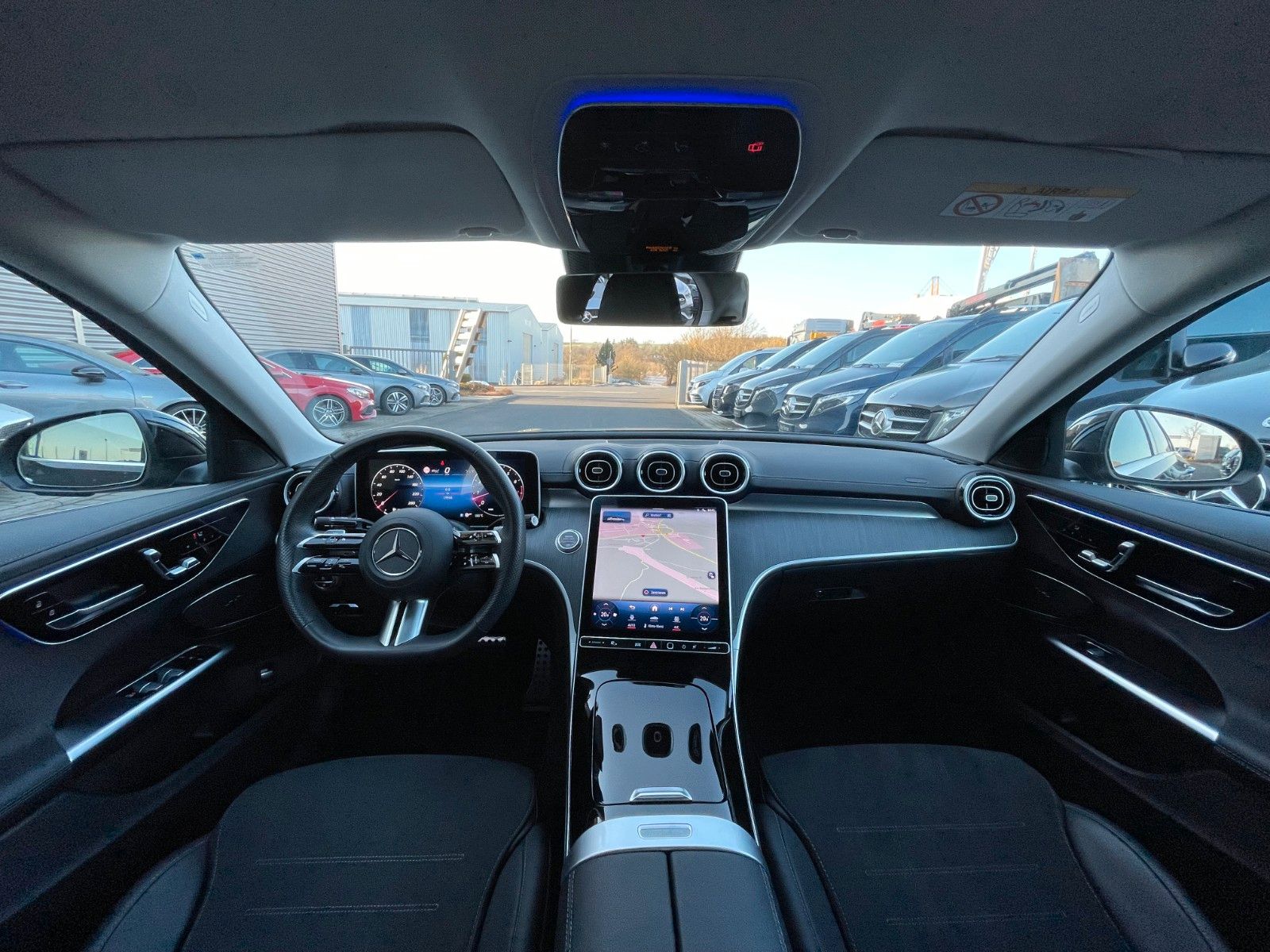 Fahrzeugabbildung Mercedes-Benz C 200 AMG AHK+Memory+Distr+R-Kamera+Keyless+19"