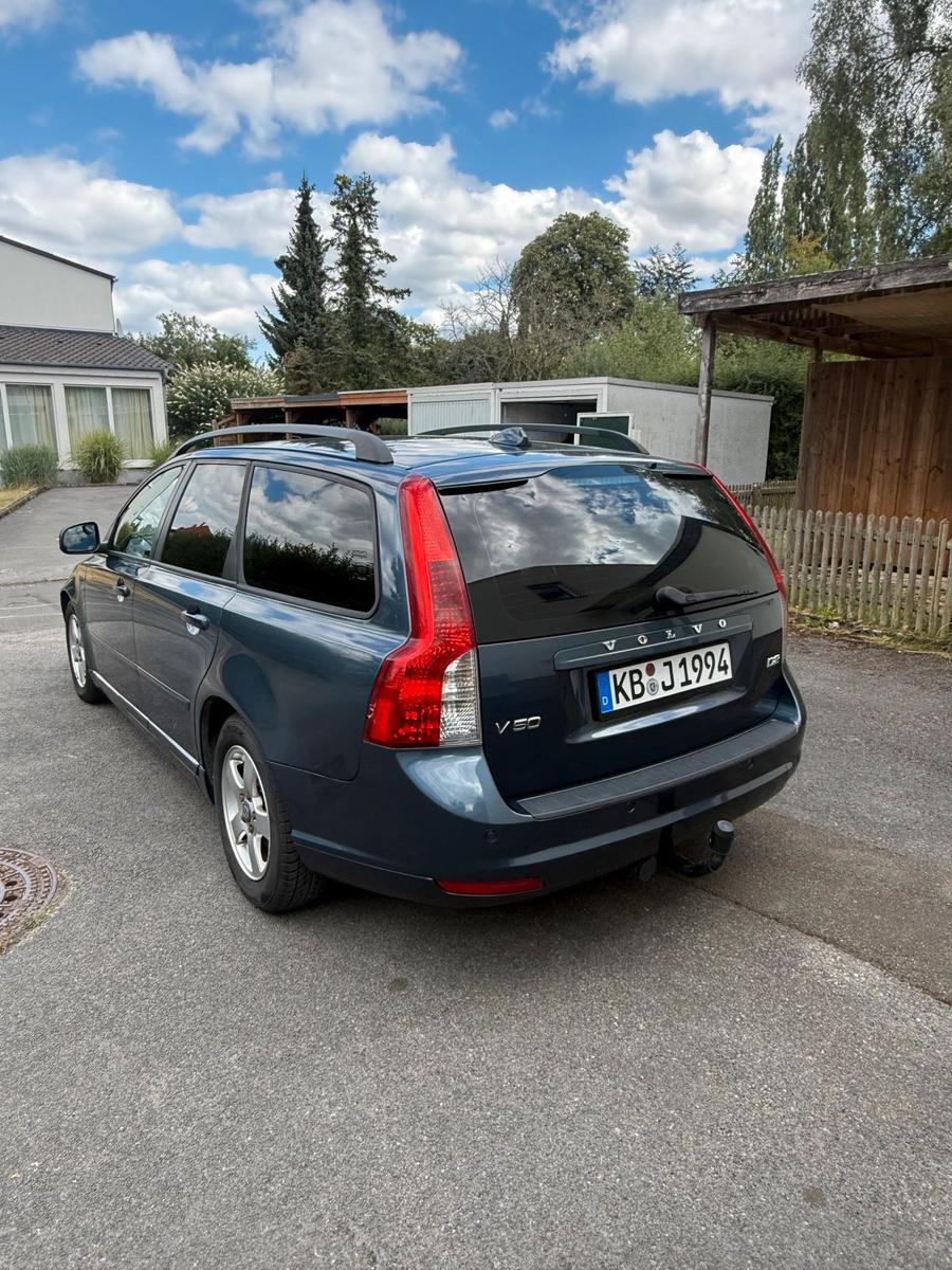 Volvo V50 2010 — engine 114 HP (84kW)