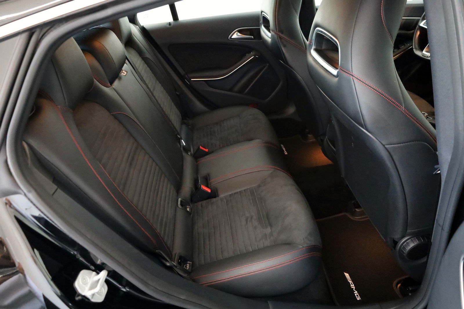 Fahrzeugabbildung Mercedes-Benz CLA 200 SB AMG Line TLeder,Navi,LED,SH,PDC,SR+WR