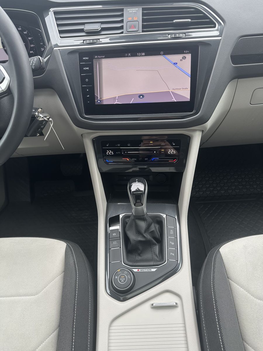 Fahrzeugabbildung Volkswagen Tiguan 2.0 TDI DSG 4M Elegance NAV+LED+ACC+PANO