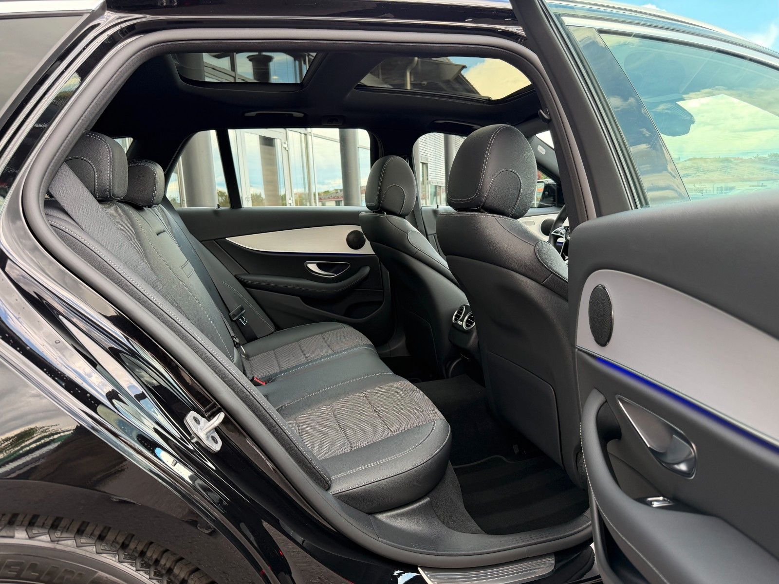 Fahrzeugabbildung Mercedes-Benz E 200d T Avantgarde+Pano+Distr+AHK+360