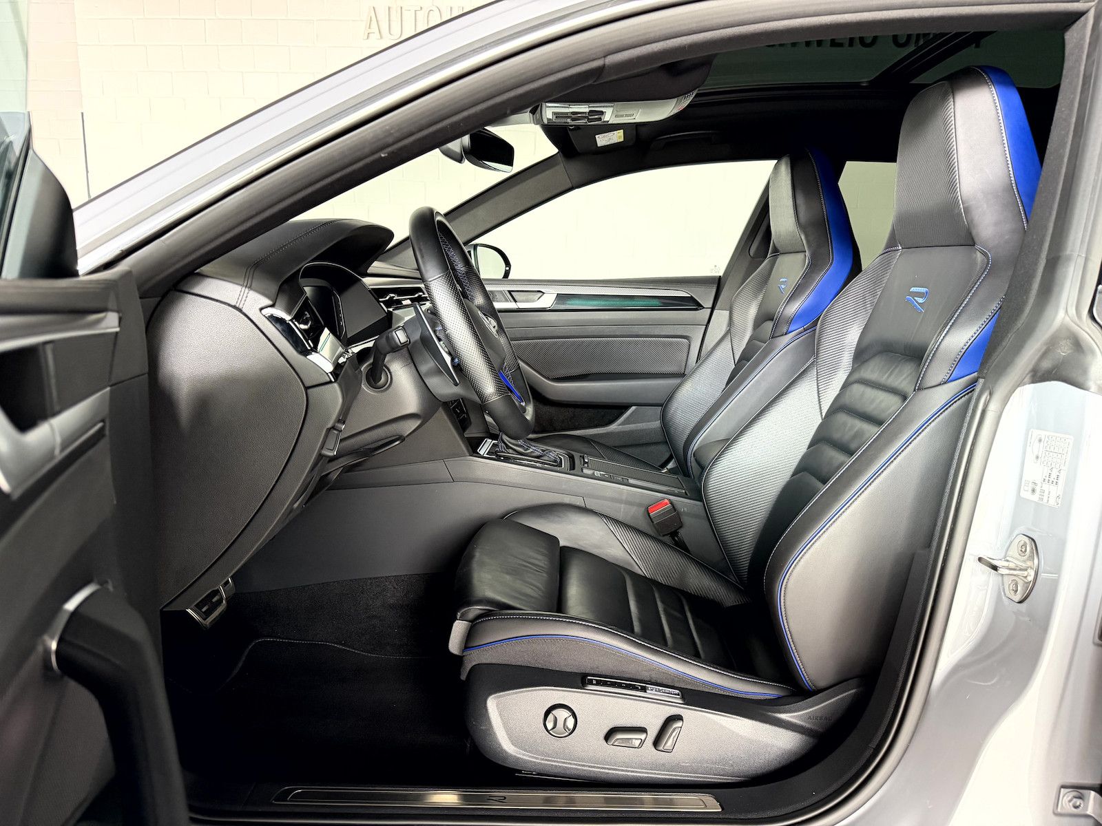 Volkswagen Arteon Shooting Brake R 2.0 TSI IQ Pano HUD AHK foto 10