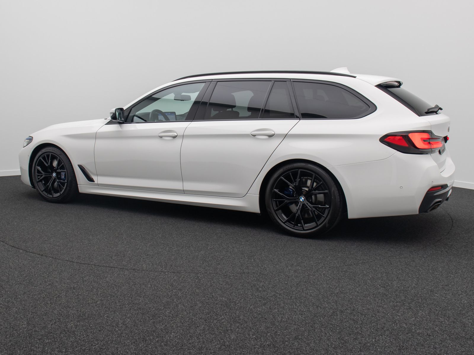 Fahrzeugabbildung BMW 540i xD M Sport 360°Memory DAB AHK Belüftung H/K