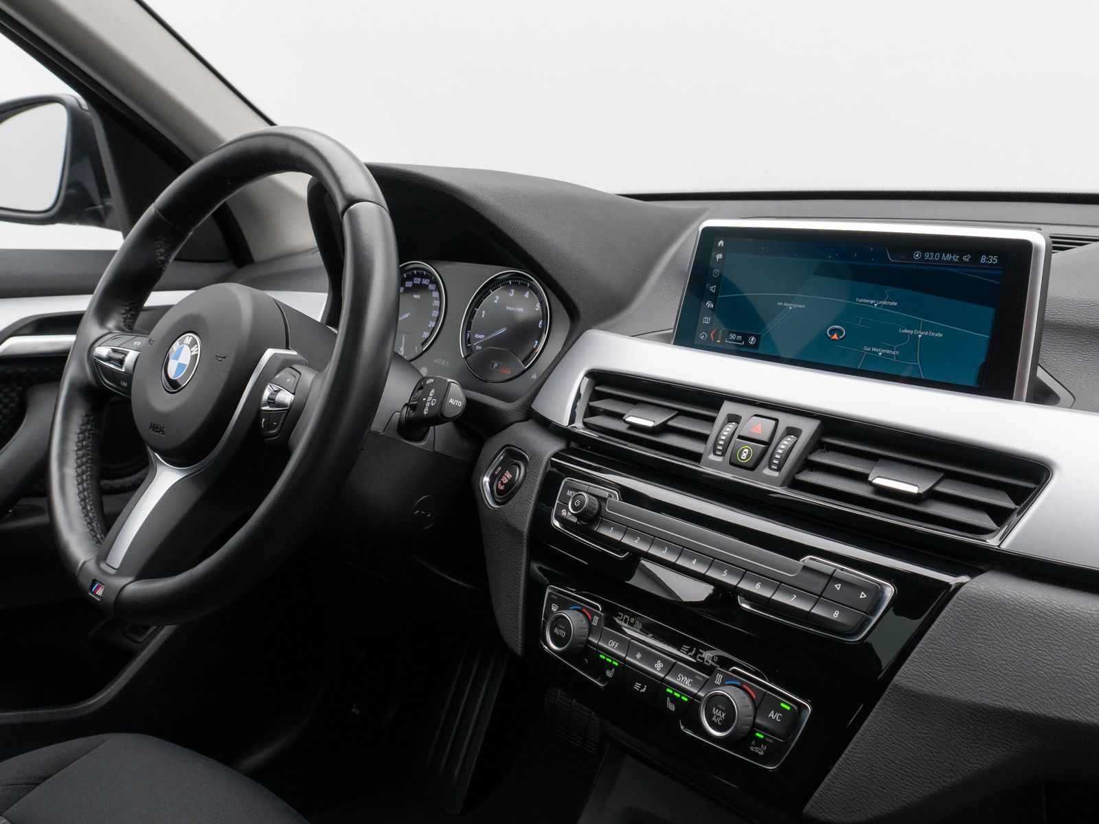 Fahrzeugabbildung BMW X1 sD20i Panorama Navi Lordos DAB HiFi Parkassis