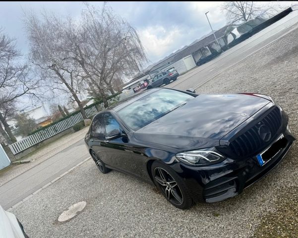 MERCEDES-BENZ E 400 4MATIC AMG Night/Pano/Widescreen/Burmester