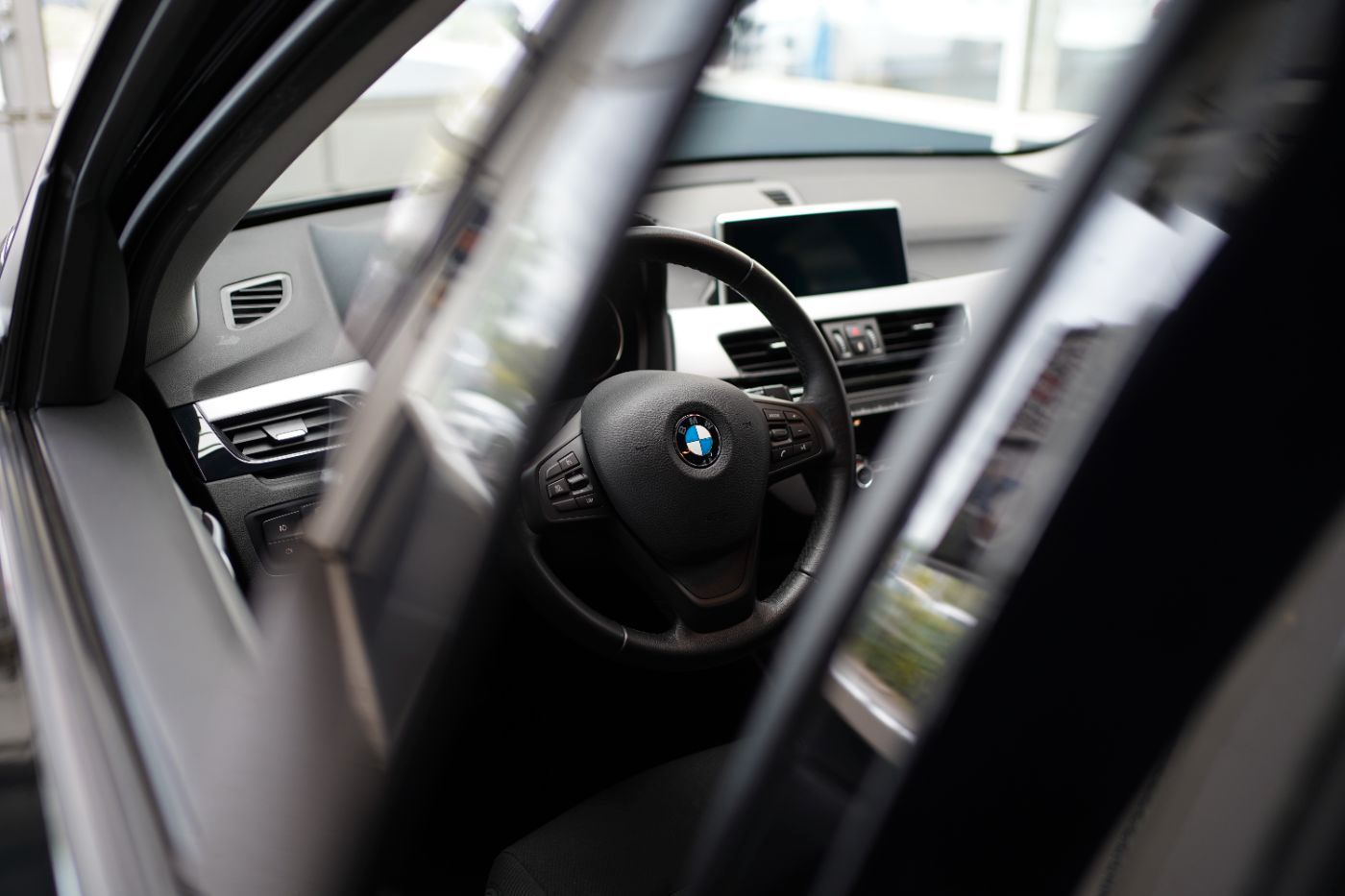 Fahrzeugabbildung BMW X1 20iA Advantage +Sitzheizung+17''LMR+Navi+PDC+