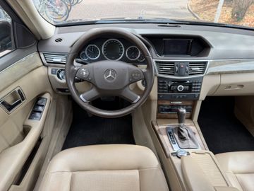 Mercedes E 200 - 12
