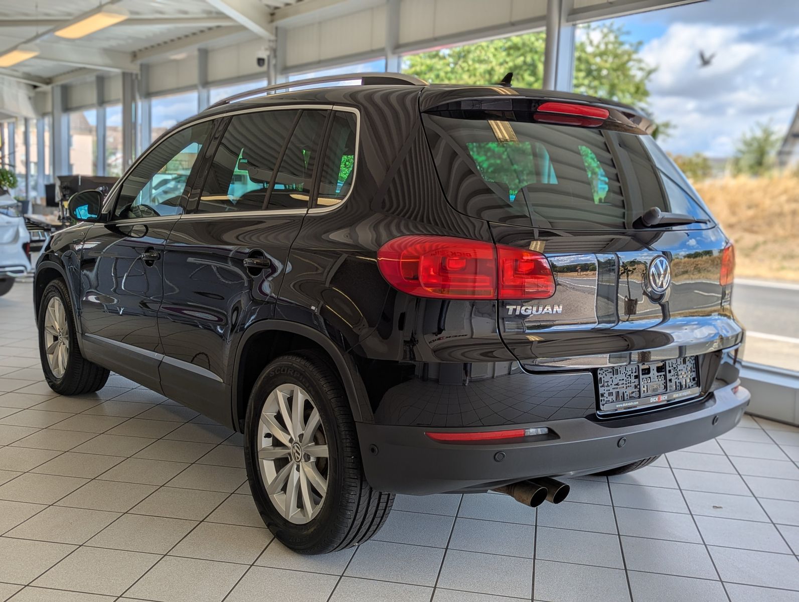 Fahrzeugabbildung Volkswagen Tiguan 1.4 TSI DSG Lounge DYNAUDIO AHK Kamera