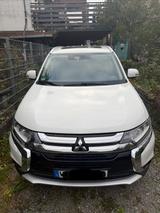 Mitsubishi Outlander 2.2 DI-D Top 4WD 7Sitzer AHK und Leder