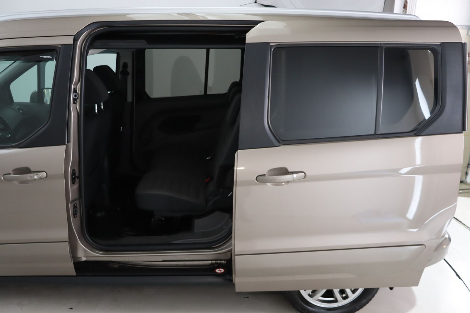 Fahrzeugabbildung Ford Grand Tourneo Connect 1.5 ECOBLUE Titanium