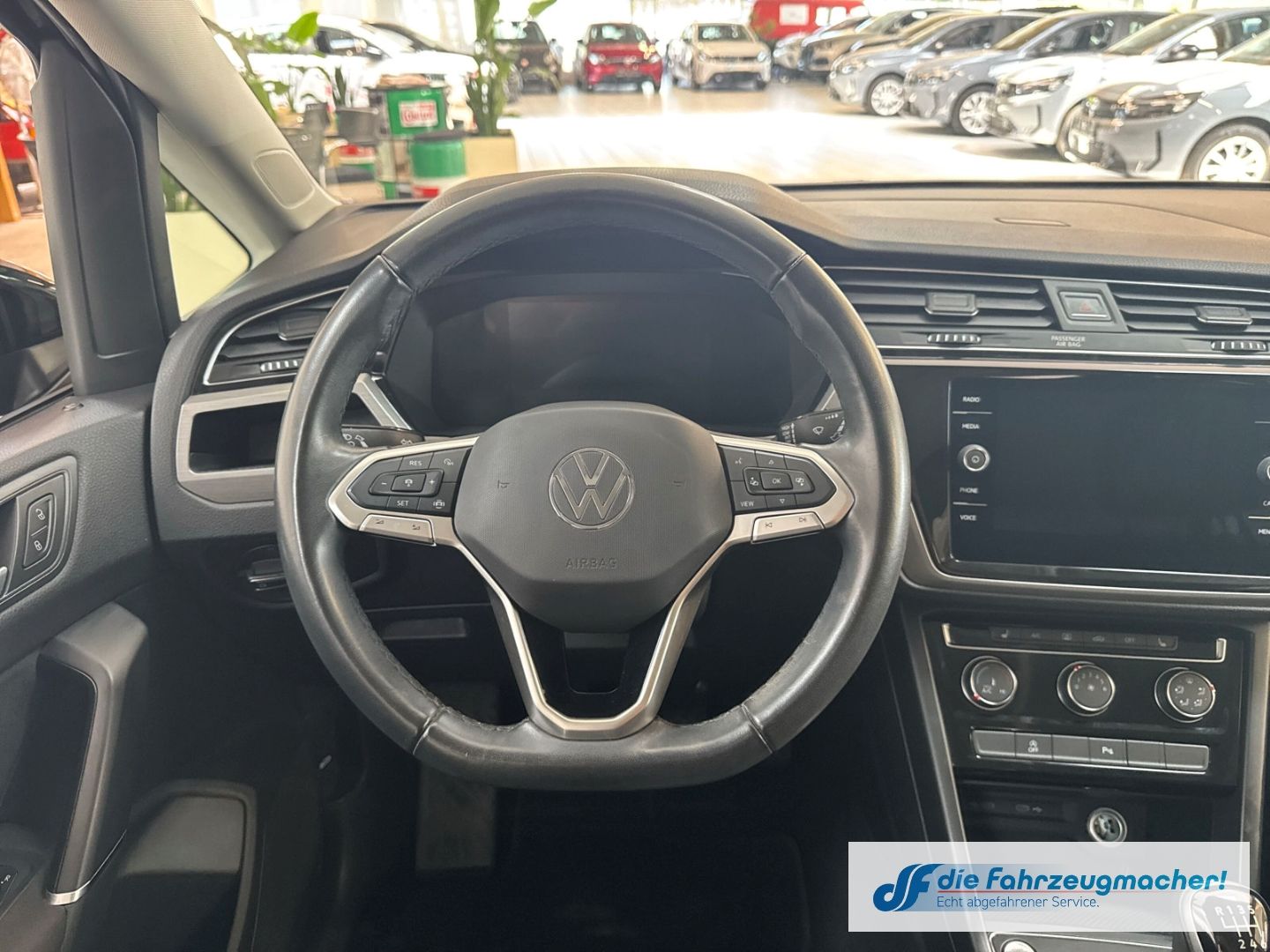 Fahrzeugabbildung Volkswagen Touran Comfortline 7.Si. AHK-klap.150PS Navi Dig